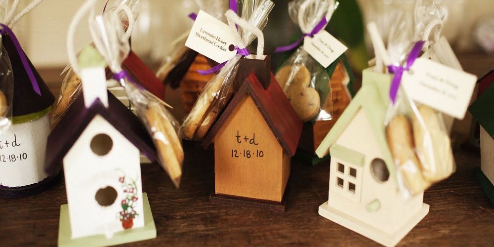 Nên chọn quà đáp lễ cho khách vào ngày cưới thế nào?