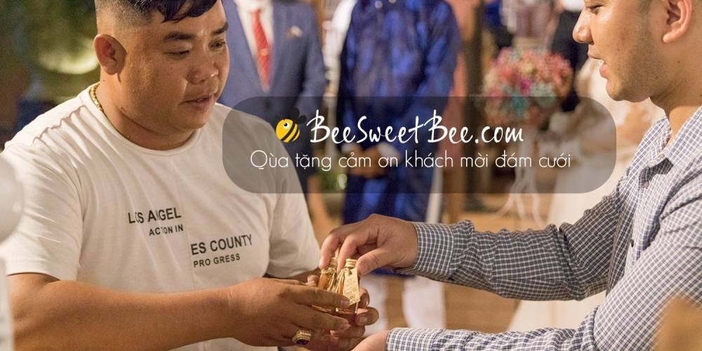 Có nên tặng quà cưới cho khách mời