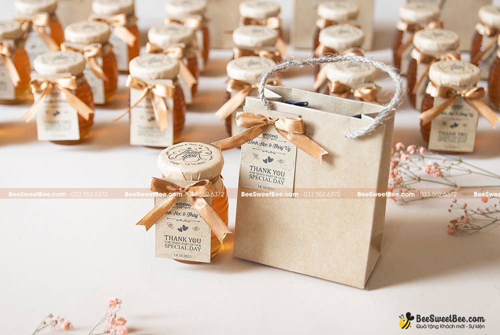 Quà tặng mật ong cho khách mời đám cưới của cô dâu chú rể Đỉnh Học & Thúy Vy 14/10/2023