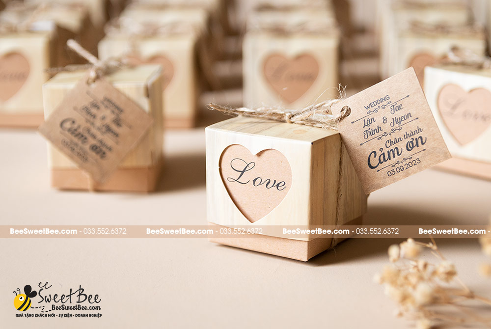 Quà tặng chocolate Love cám ơn khách mời đám cưới của CDCR Lân Trinh & Tae Hyeon 03/09/2023