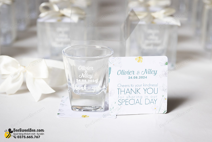 Quà tặng ly thủy tinh Knot-Tied cám ơn khách mời của cô dâu chú rể Olivier & Niley 24/08/2024