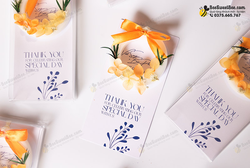 Quà tặng sáp thơm cho khách dự cưới của cô dâu chú rể Bảo Phương & Viết Sang 27/09/2024