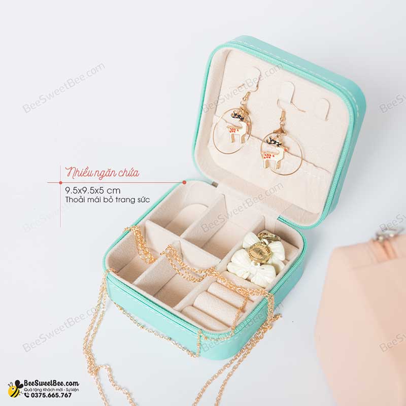 Quà tặng hộp trang điểm siêu chất cho chị em