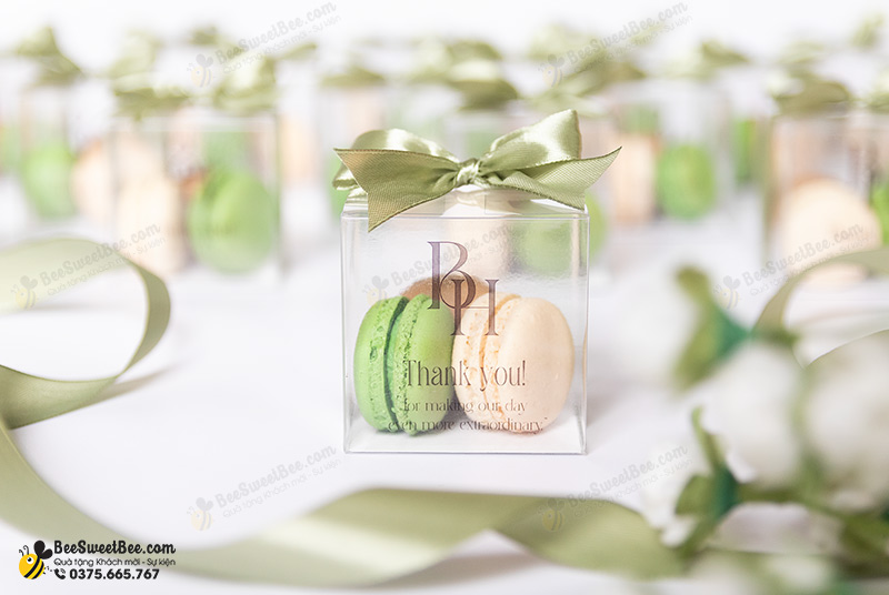 Set 3 bánh macaron làm quà tặng khách mời đám cưới của cặp đôi B&H 10/2024