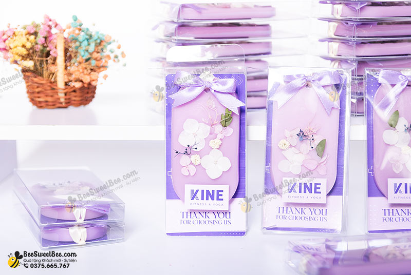 Quà tặng sáp thơm tại BeeSweetBee cho khách hàng của KINE - Fitness & Yoga
