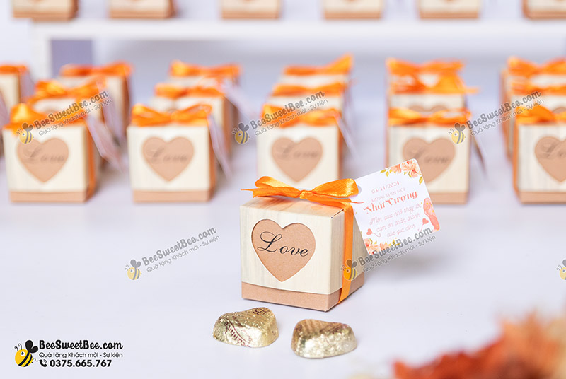 Quà tặng cho khách mời thôi nôi của gia đình bé Nhật Vượng 03/11/2024