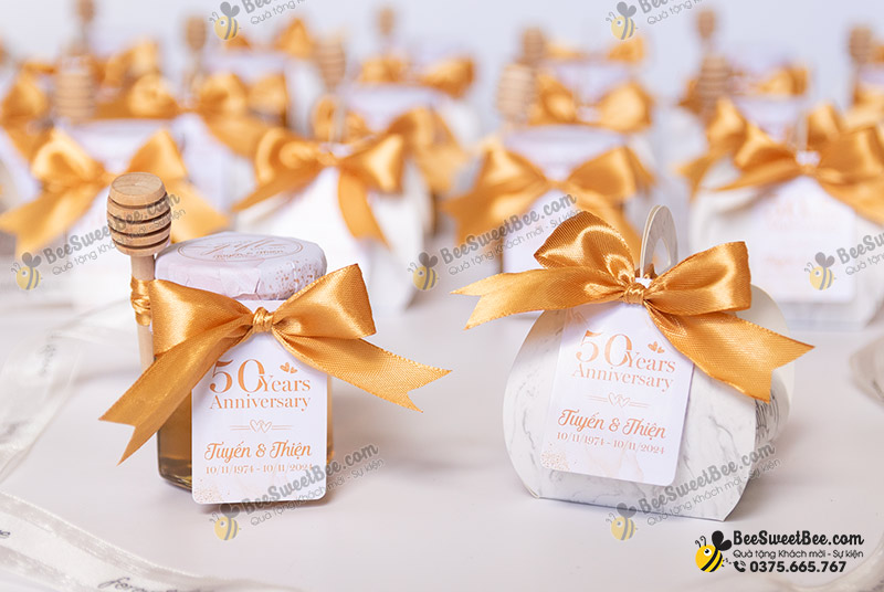 Combo quà tặng mật ong & chocolate cho khách mời tiệc kỉ niệm 50 năm ngày cưới của cô chú Tuyến & Thiện 10/11/1974 - 10/11/2024