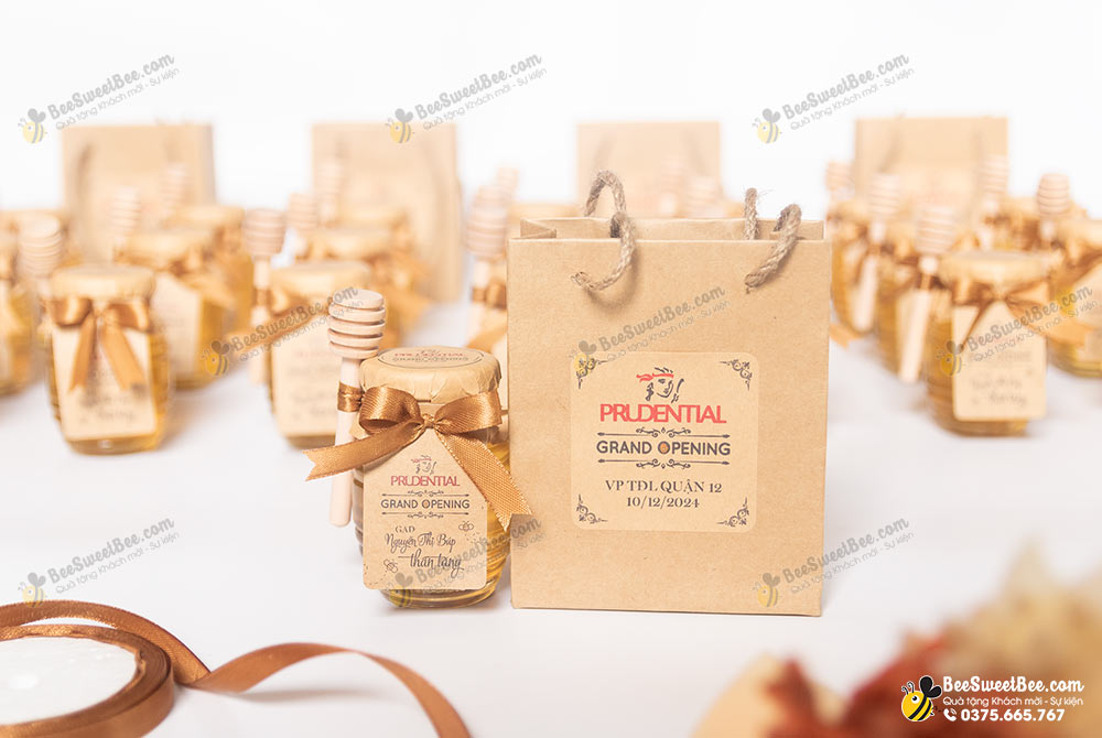 Quà tặng mật ong dịp khai trương chi nhánh mới của Prudential tại BeeSweetBee 10/12/2024