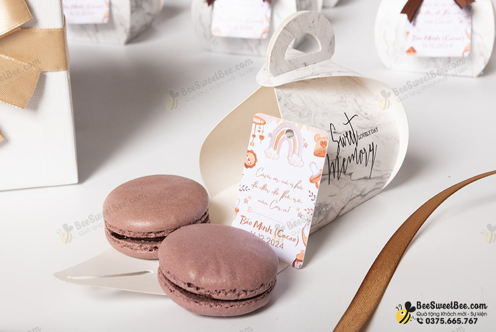 Set 2 bánh macaron làm quà tặng khách mời thôi nôi của gia đình bé Bảo Minh (Cacao) 16/12/2024