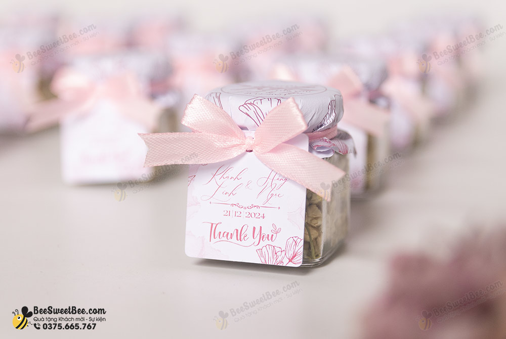 Quà tặng khách mời đám cưới là trà hoa lài của cặp đôi Khánh Linh & Hồng Ngọc 21/12/2024