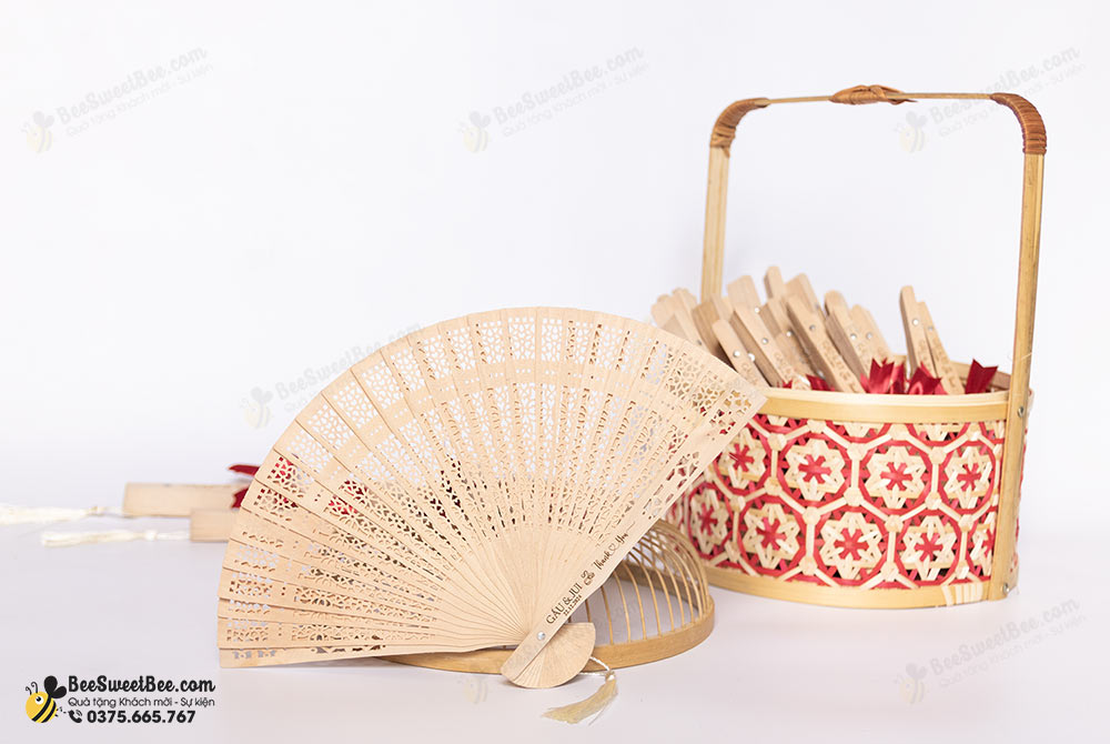 Quà tặng quạt gỗ dành tặng khách mời đám cưới của cô dâu chú rể Gấu & Jui 22/12/2024