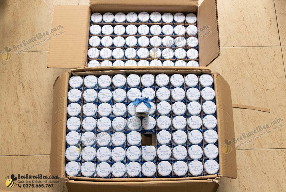 500 set quà tặng mật ong cho khách mời đám cưới của cô dâu chú rể Nguyệt Quế & Gia Bảo 12/01/2025.
