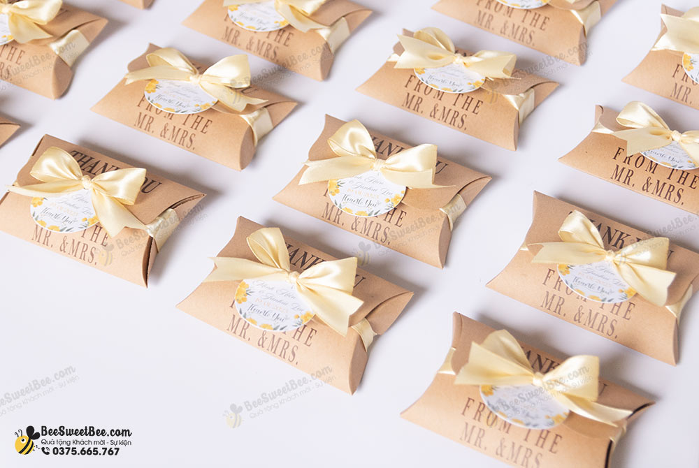 Set quà tặng chocolate Mr. & Mrs. đáp lễ khách mời đám cưới của CDCR Minh Hiền & Junhui Liu 19/01/2025