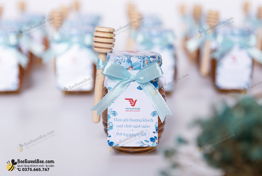 Quà tặng khách tour du lịch của Vietluxtour tại BeeSweetBee 03/2025