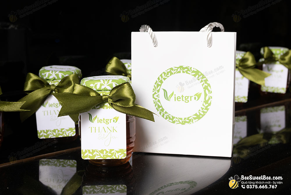 Set quà tặng mật ong & túi giấy của Vietgro cho khách mời 04/2025