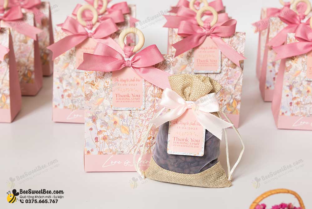 Set quà tặng túi thơm cafe đáp lễ khách mời của cô dâu chú rể Anh Đào & Phi Hùng 15/06/2025.