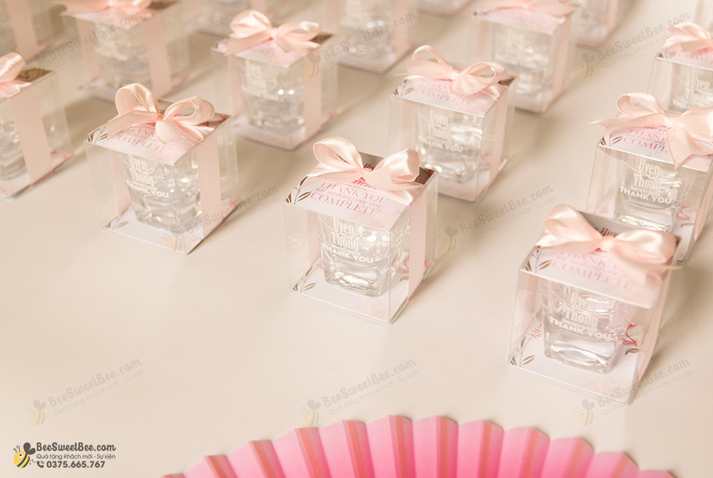 Quà tặng ly Knot-Tied cảm ơn khách mời của cô dâu chú rể Uyen Huynh & Thong Nguyen 27/09/0225