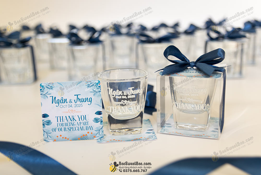 Set quà tặng ly rượu mừng đáp lễ khách mời đám cưới của cô dâu chú rể Ngân & Trung 04/10/2025.