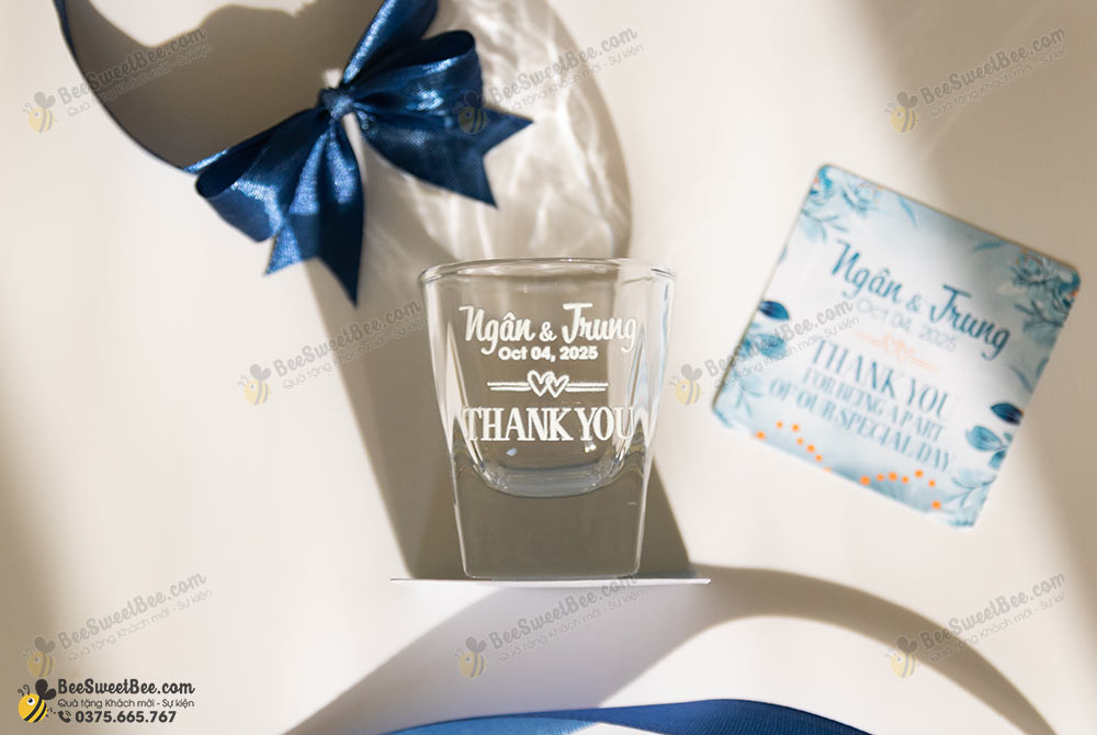 Set quà tặng ly rượu mừng đáp lễ khách mời đám cưới của cô dâu chú rể Ngân & Trung 04/10/2025.