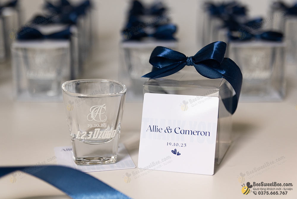 Quà tặng ly kiểu thủy tinh 50ml dành tặng khách mời của cô dâu chú rể Allie & Cameron 19/10/2025