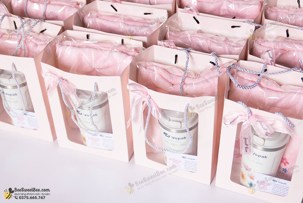 Set quà tặng B.Lotus cho chị em Vopak ngày 20/10