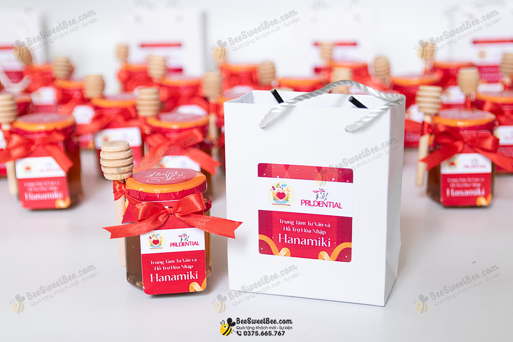 Set quà tặng mật ong dành tặng khách mời của Prudental & Trung Tâm Hòa Nhập Hanamiki 11/2025.
