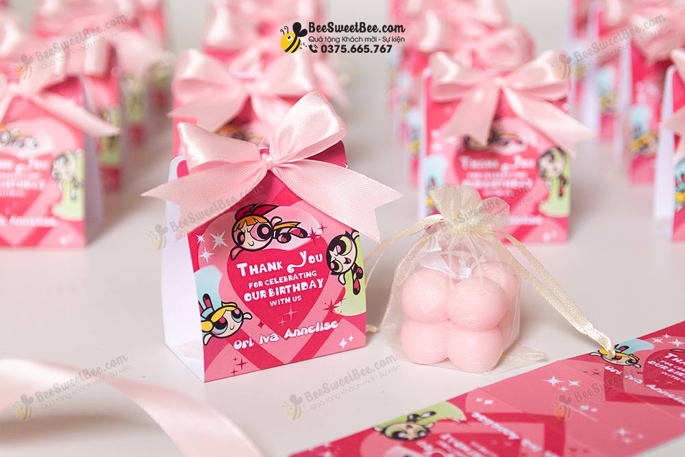 Quà tặng cảm ơn khách mời thôi nôi của gia đình 3 bé Ỏi, Iva, Annelise 11/2025