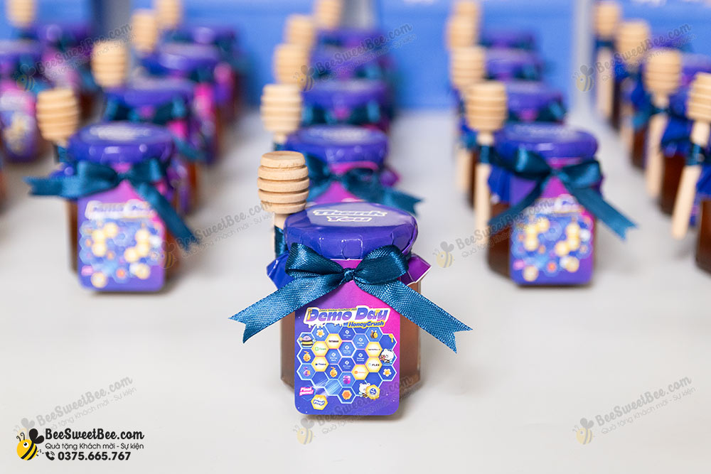 Quà tặng mật ong cho khách mời sự kiện Demo Day - Honey Crush 2025