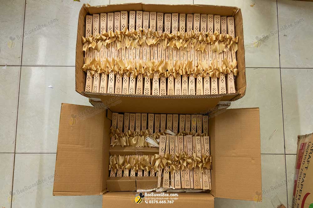 Quà tặng quạt gỗ đáp lễ khách mời đám cưới của cô dâu chú rể Jessica & Mike 07/02/2026