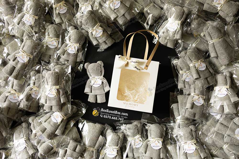 Set quà tặng khăn gấu cho khách hàng của DelaGroup Hotel 03/2026
