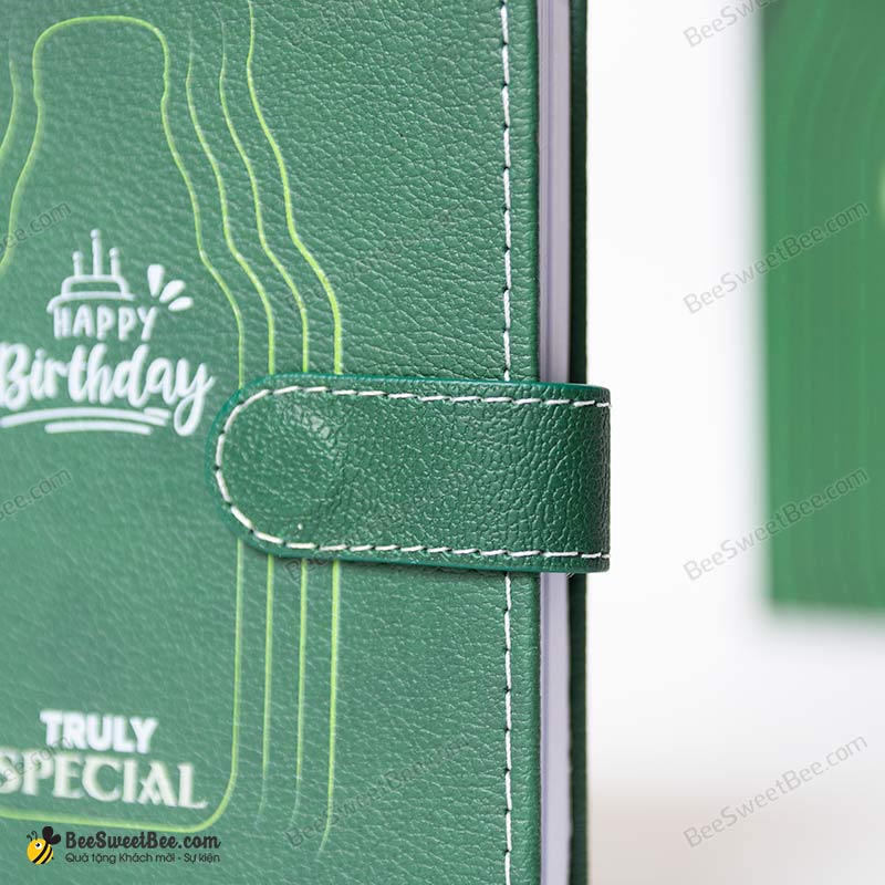 Chất liệu da PU cao cấp với quai gài nam châm