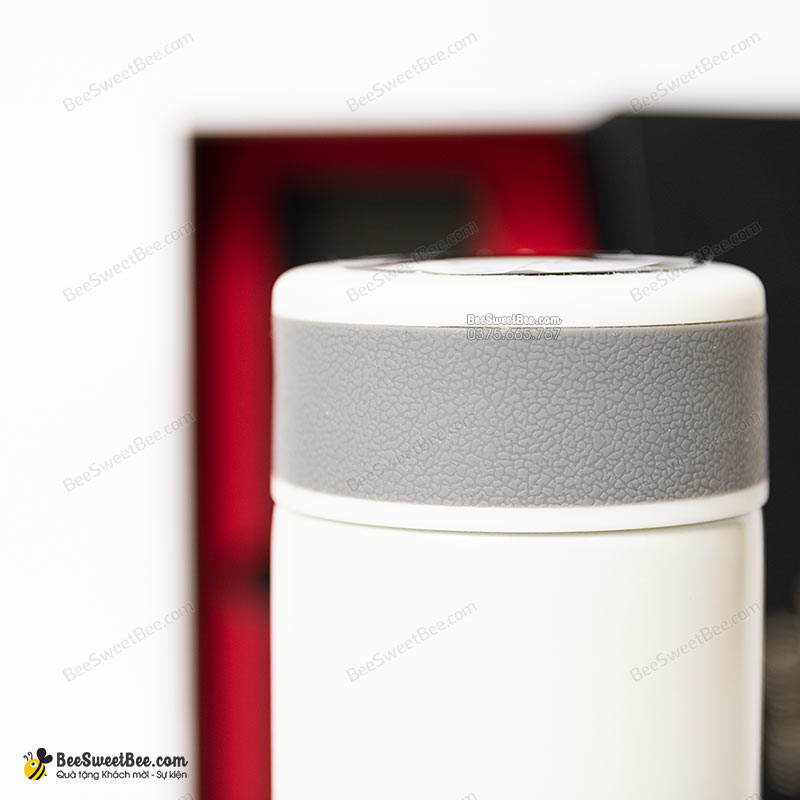 Bọc cao su nắp bình giúp dễ cầm nằm và đóng/mở nắp