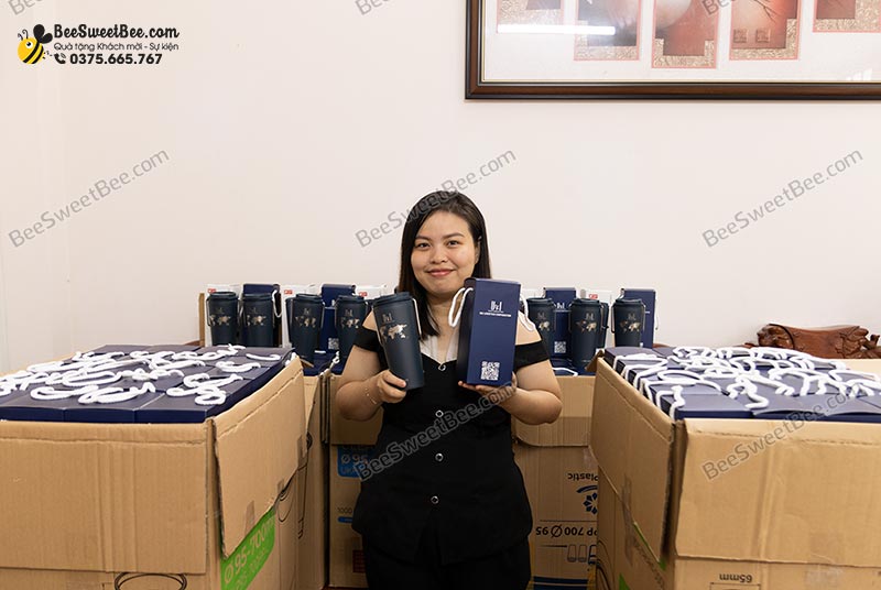 200 set quà tặng ly giữ nhiệt cho U&I Logicstic