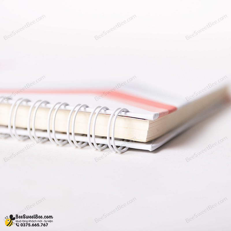 Giấy bìa cứng và lò xo cao cấp