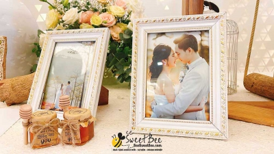 Quà tặng mật ong cho khách mời đám cưới của CDCR Thế Mạnh & Thiên Trang 19/06/2022- <a target='_blank' href='/qua-tang-mat-ong-hu-vuong-55ml-trang-tri-giay-kraft-boc-nap-lo-q7.html'>Xem sản phẩm</a>