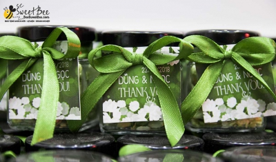 Quà tặng hoa lài hũ vuông 55ml cho khách mời của CDCR Dũng & Ngọc 23/12/2018- <a target='_blank' href='/qua-tang-hoa-lai-hu-vuong-55ml-q11.html'>Xem sản phẩm</a>