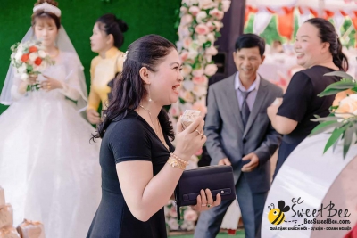 Khách mời đám cưới bất ngờ với quà tặng của CDCR Tuấn Anh & Minh Hiếu 26/06/2022- <a target='_blank' href='/qua-tang-chocolate-set-love-2-vien-q16.html'>Xem sản phẩm</a>