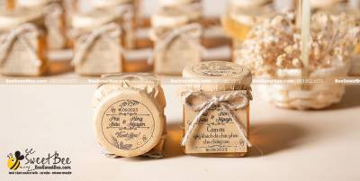 Vintage với set quà mật ong dành tặng khách mời của CDCR Phú Báu & Hồng Nguyên 16/09/2023- <a target='_blank' href='/qua-tang-mat-ong-hu-vuong-55ml-trang-tri-giay-kraft-boc-nap-lo-q7.html'>Xem sản phẩm</a>