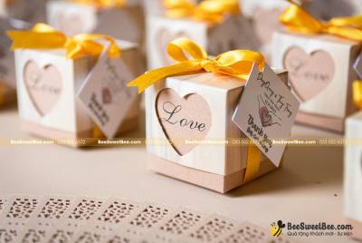 Set quà tặng đáp lễ chocolate Love dành tặng khách mời của cô dâu chú rể Duy Quang & Thùy Trang 12/11/2023- <a target='_blank' href='/qua-tang-chocolate-set-love-2-vien-q16.html'>Xem sản phẩm</a>
