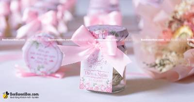 Quà tặng set chocolate cho khách mời của cô dâu chú rể Diễn & Ngân 24/12/2023- <a target='_blank' href='/qua-tang-chocolate-set-5-vien-lo-85ml-q38.html'>Xem sản phẩm</a>
