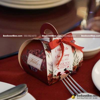 Quà tặng chocolate Lovely Day đáp lễ khách mời của cô dâu chú rể Nhật An & San Vương 18/05/2024- <a target='_blank' href='/qua-tang-khach-moi-chocolate-set-lovely-day-2-vien-q34.html'>Xem sản phẩm</a>