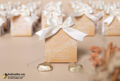 Set quà tặng chocolate Sweet Home dành tặng khách mời đám cưới của cô dâu chú rể Huong Nguyen & James Stienstra 21/12/2024- <a target='_blank' href='/qua-tang-khach-moi-set-sweet-home-2-vien-chocolate-q75.html'>Xem sản phẩm</a>