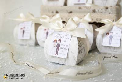 Set chocolate Lovely Day làm quà tặng khách mời đám cưới của cô dâu chú rể Thái Hằng & Quang Lực 12/04/2025- <a target='_blank' href='/qua-tang-khach-moi-chocolate-set-lovely-day-2-vien-q34.html'>Xem sản phẩm</a>