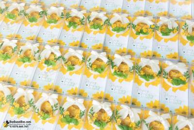 Quà tặng sáp thơm đáp lễ khách mời của cô dâu chú rể Hương & Tommy 01/11/2025- <a target='_blank' href='/qua-tang-sap-thom-tron-cho-khach-moi-q60.html'>Xem sản phẩm</a>