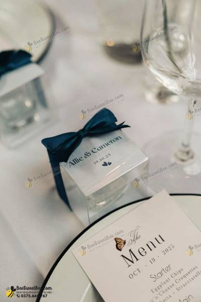 Siêu phẩm quà tặng khách mời nhà BeeSweetBee- <a target='_blank' href='/qua-tang-ly-ruou-mung-knot-tied-in-tenlogo-50ml-q40.html'>Xem sản phẩm</a>