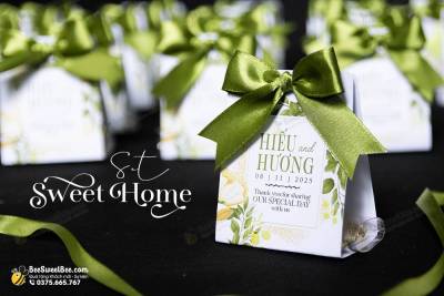 Set quà tặng chocolate Sweet Home đáp lễ khách mời đám cưới của cô dâu chú rể Hiếu & Hương 08/11/2025- <a target='_blank' href='/qua-tang-khach-moi-set-sweet-home-2-vien-chocolate-q75.html'>Xem sản phẩm</a>