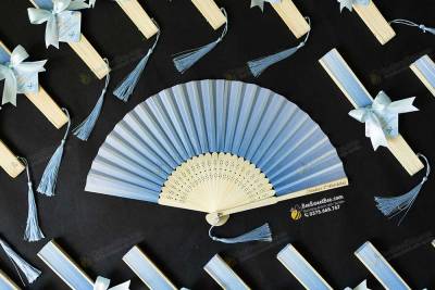 Quà tặng quạt vải đáp lễ khách mời thôi nôi của gia đình bé Alaska- <a target='_blank' href='/qua-tang-quat-vai-mot-mat-don-sac-cho-khach-moi-su-kien-q133.html'>Xem sản phẩm</a>