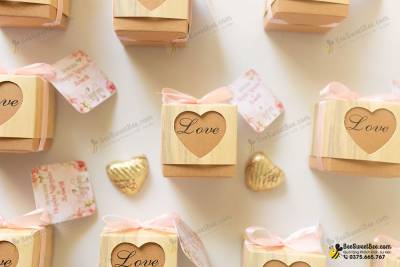 Quà tặng chocolate cho khách mời đám cưới của cô dâu chú rể Huyền Nguyễn & Masrifi 28/06/2026- <a target='_blank' href='/qua-tang-chocolate-set-love-2-vien-q16.html'>Xem sản phẩm</a>
