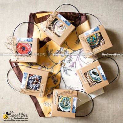 Quà tặng khăn lụa cho khách mời